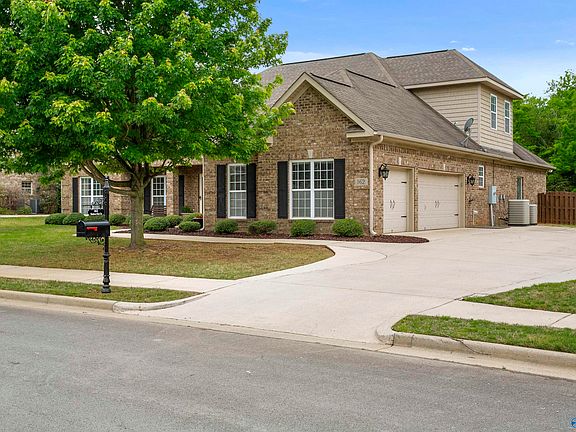 2nd image of 162 Rainbow Glen Cir