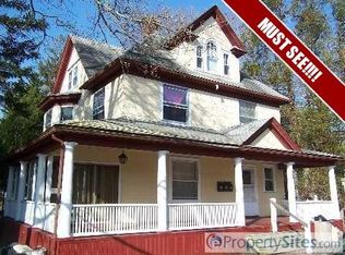 38 N Clinton Ave, Bay Shore, NY 11706