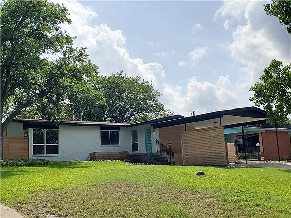 3rd image of 2222 Forest Oaks Dr
