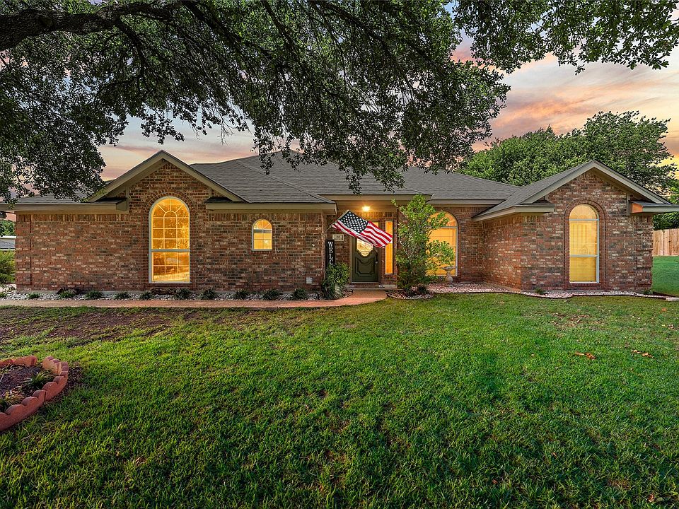 1st image of 212 Sherwood Oaks Dr