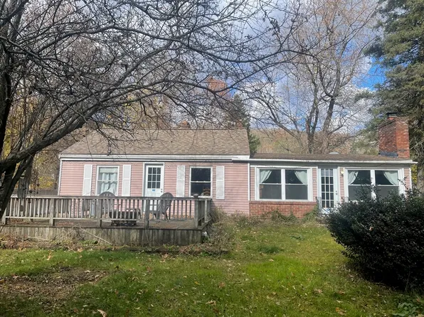 71 Wallace Rd, Fitchburg, MA 01420