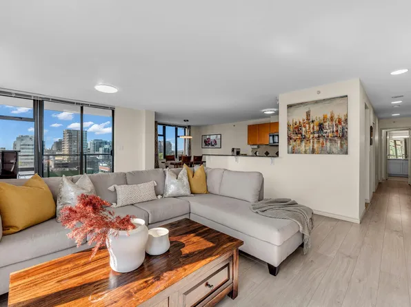 5933 Cooney Rd #902, Richmond, BC V6X 4H3