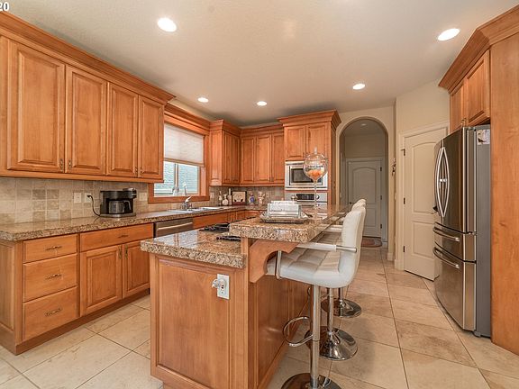 4th image of 1404 NE 88th Ave