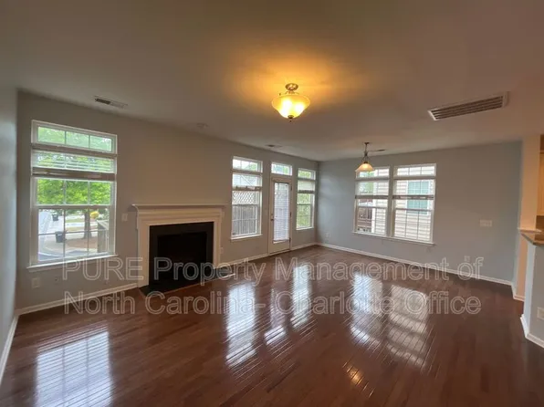 6210 Rockefeller Ln, Charlotte, NC 28210