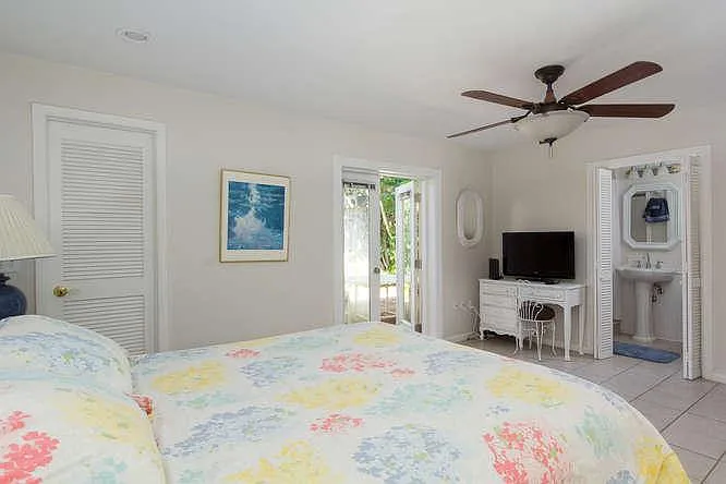 9480 Frangipani Dr — Photo 15