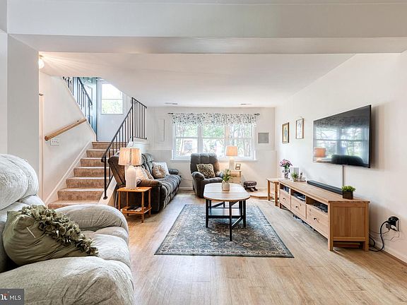 4th image of 8626 Castlemill Cir