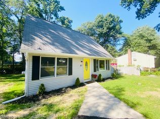 21 Woodland Trl, Hamburg, NJ 07419