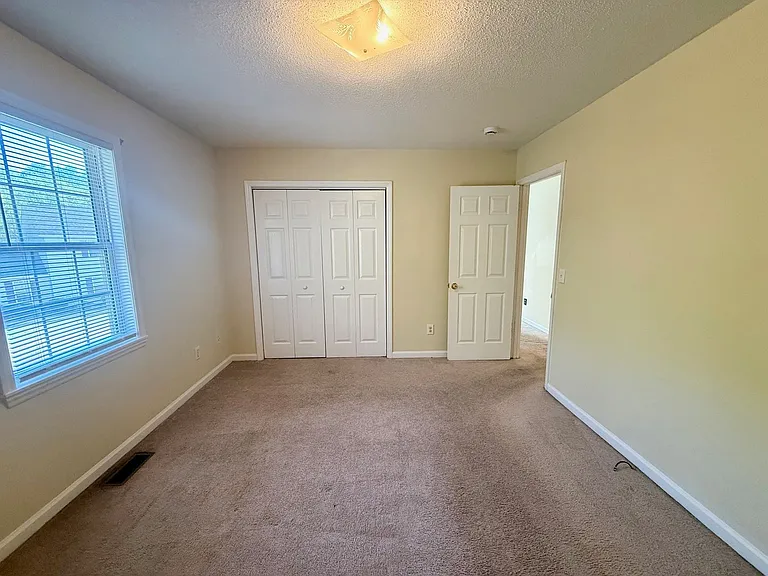 713 E Joyner St #B — Photo 4