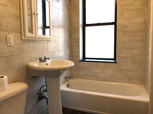 Rented by Realty 2000 Corp | media 30