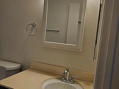 5th image of 3010 Rosemont Dr