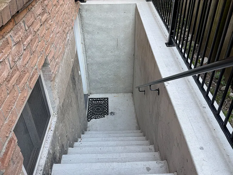 38 Hettersley Dr #BASEMENT — Photo 1