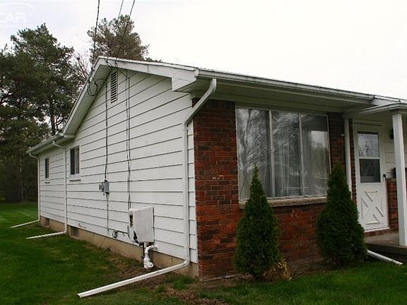 4th image of 1036 Arapaho Dr