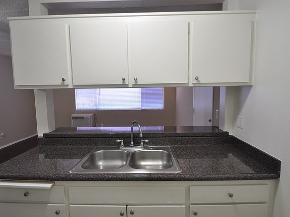 5th image of 14142 Victory Blvd APT 204