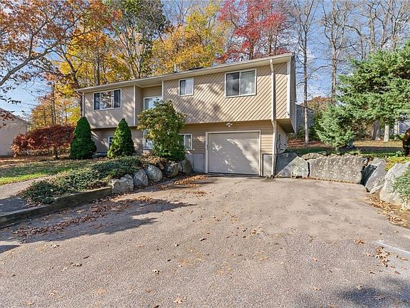 2nd image of 11 Muratore Ln