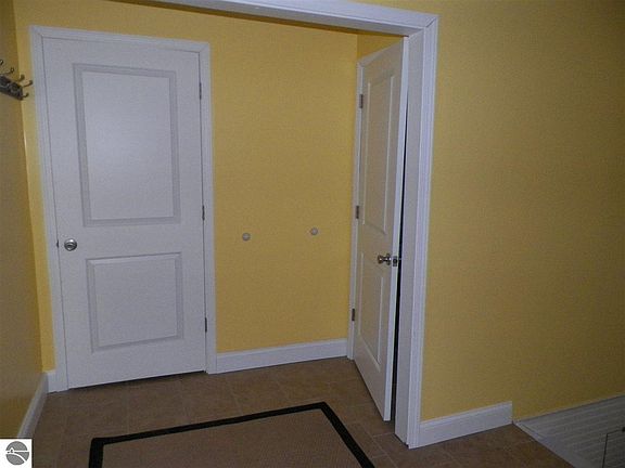 4th image of 1234 Burlingame St