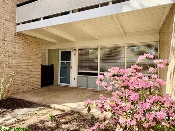 7547 Spring Lake Dr APT B2, Bethesda, MD 20817