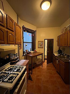 3rd image of 318 E 9th St APT 3