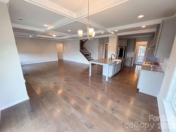 3rd image of 3001 Sterling Dr