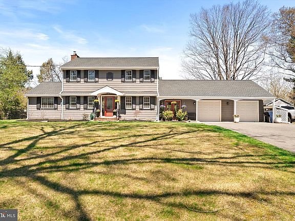 2nd image of 18 Cranbury Neck Rd