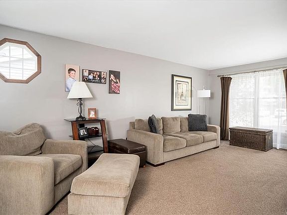 3rd image of 149 Baywood Dr