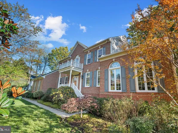 5495 Rockpointe Dr, Clifton, VA 20124