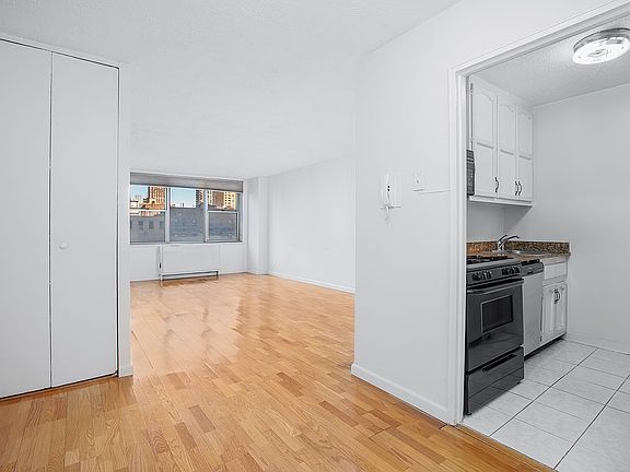 5th image of 301 E 79th St APT 6F