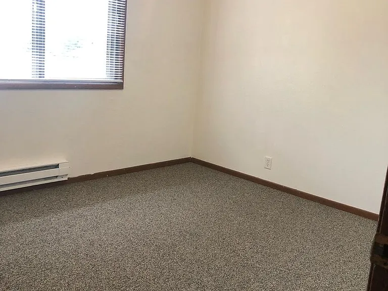 1216 S G Ave — Photo 22
