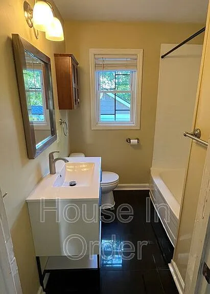 34 Erskine Ave — Photo 12