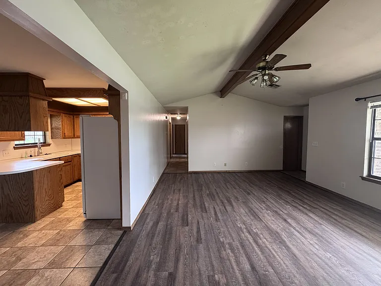 3613 Redbud Dr — Photo 2