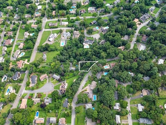3rd image of 113 Highview Ter