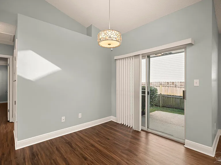 3510 Silvertree Ln — Photo 46