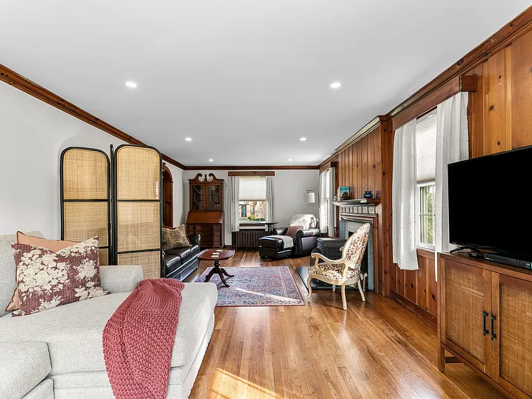 72 Kane Ave — Photo 13