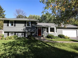 10 Cedarhurst Dr, West Henrietta, NY 14586