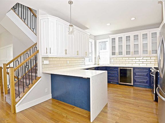 4th image of 102 W 17th St
