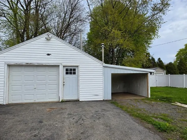 6071 Ketchum Ave, Newfane, NY 14108