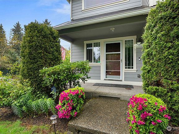3rd image of 2701 20th Street Pl SW
