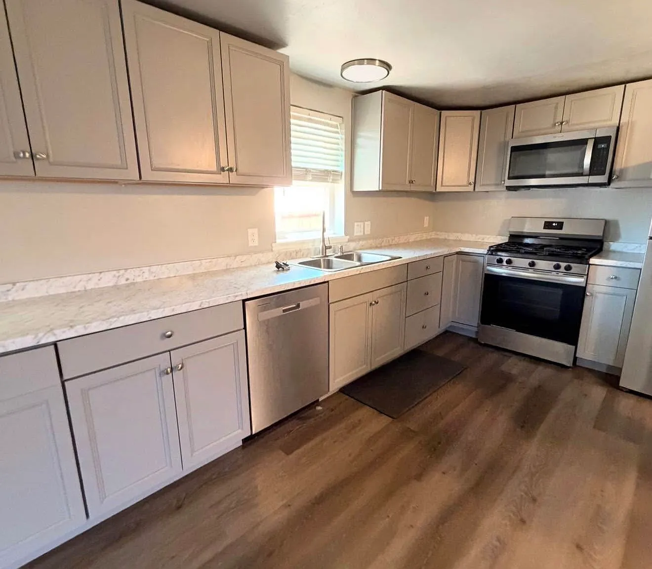 3 bed, 1010 sqft, $1,850 — Photo 4