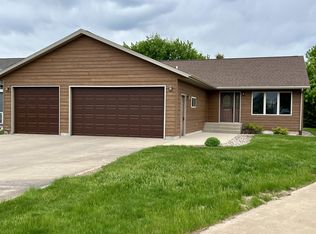 717 Kennedy Loop, Pierre, SD 57501