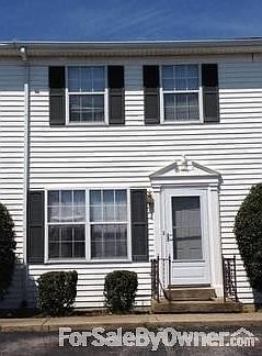 Front View
						:
						New screen door, HOA takes care of landscaping.