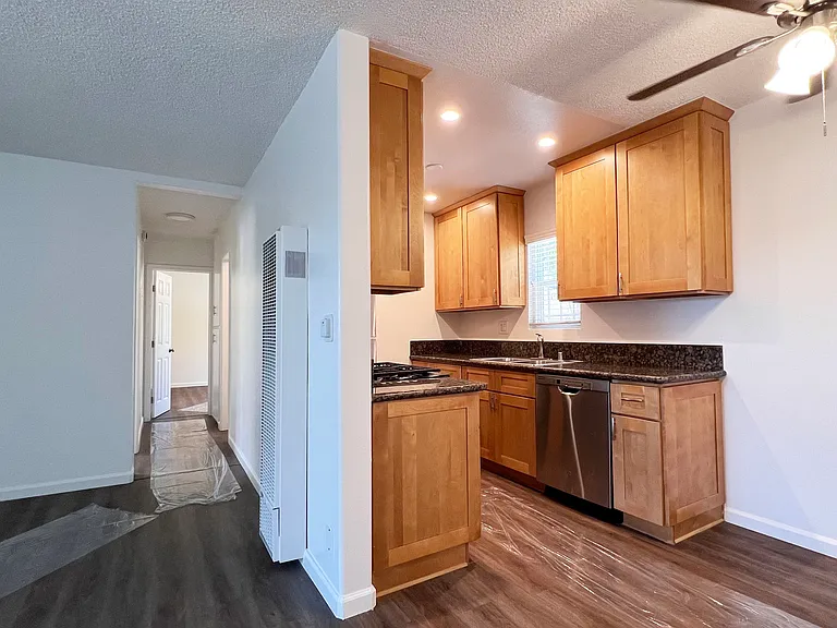 2540 S Barrington Ave #6 — Photo 12
