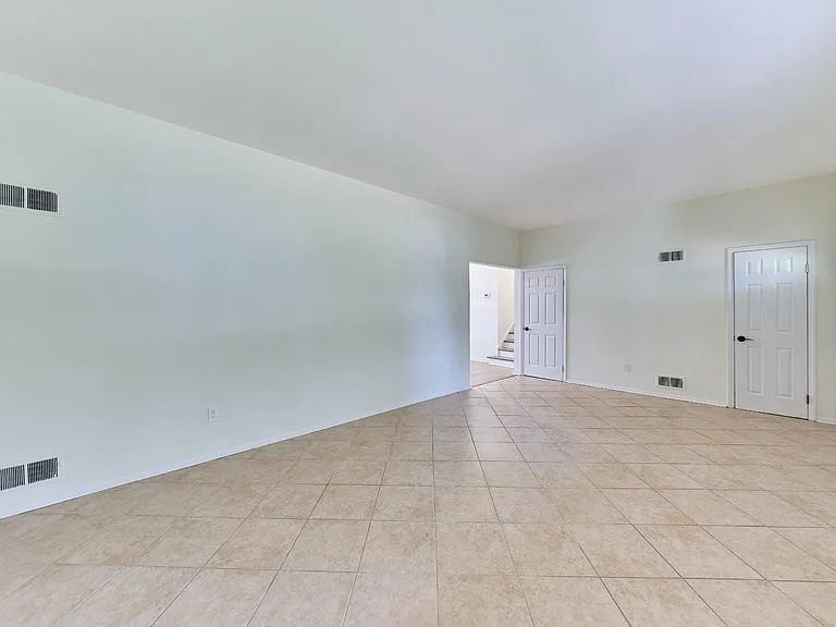 2924 Gracefield Rd — Photo 28