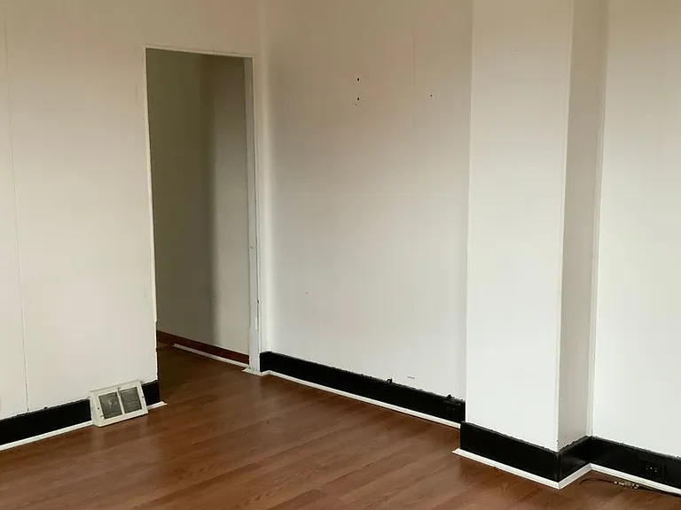 337 Decker Ave — Photo 4
