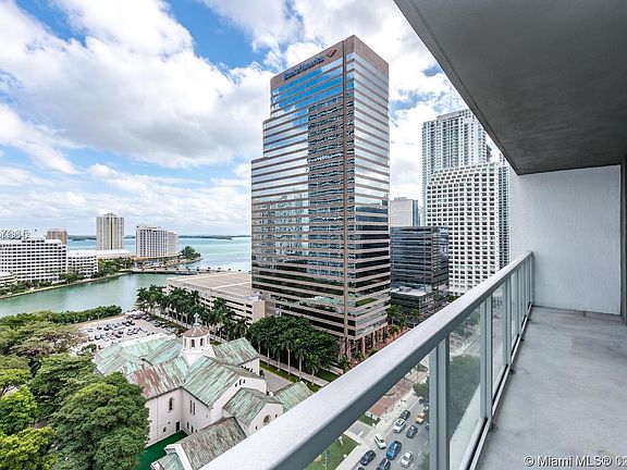 2nd image of 500 Brickell Ave #D3