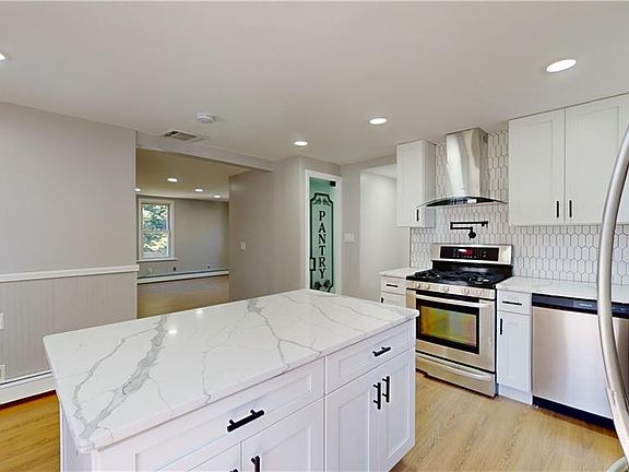 2nd image of 209 W Main St
