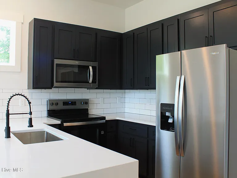 720 Castle St #202 — Photo 7