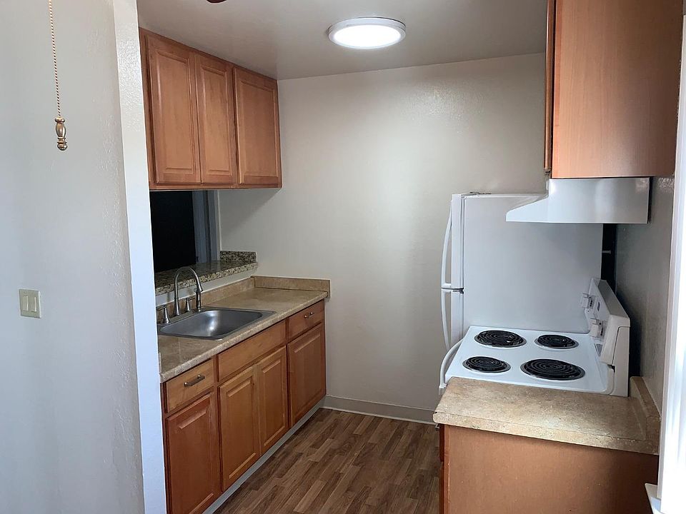 2nd image of 919 Capitola Ave #12