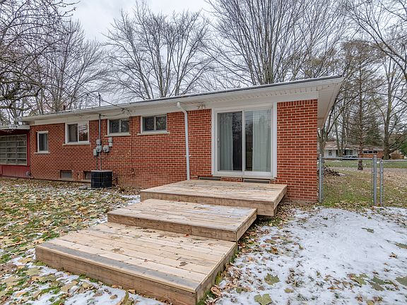 3rd image of 28417 Kirkside Ln