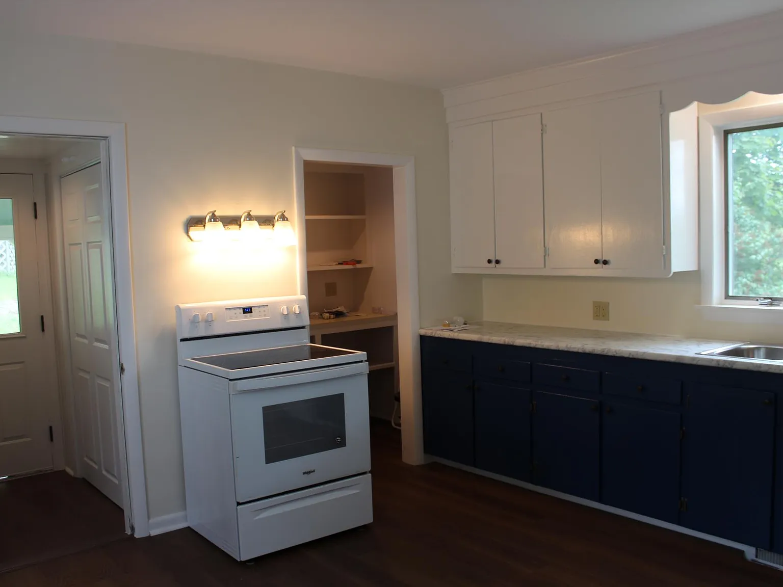 3 bed, 1326 sqft, $1,990 — Photo 4