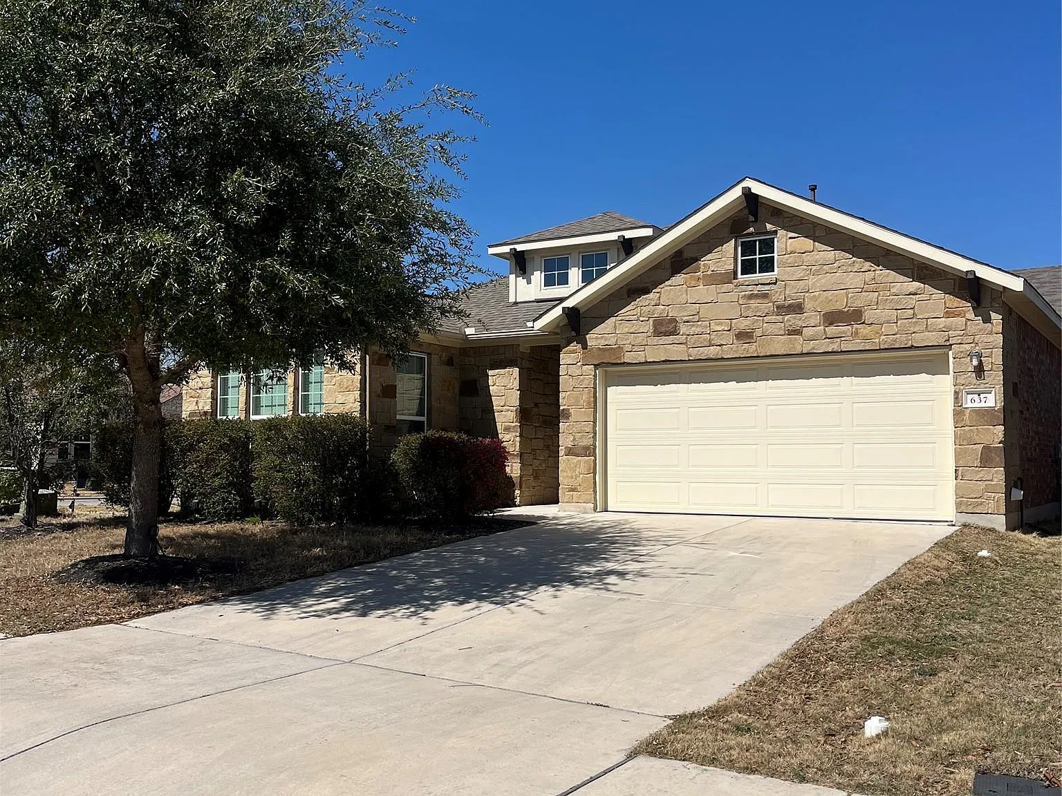 3 bed, 2.0 bath, 1837 sqft, $1,995 — Photo 1