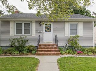 35 Kuhl Ave, Hicksville, NY 11801